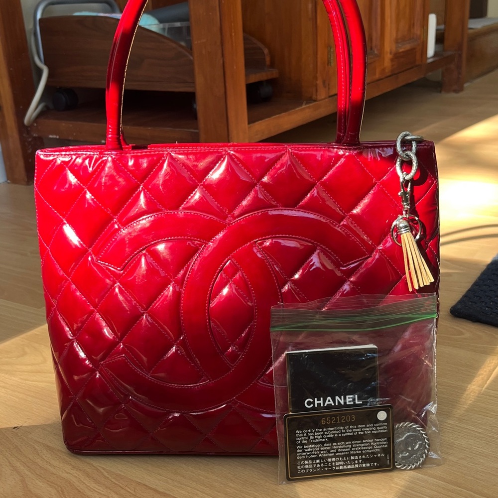 CHANEL Medallion Tote custom dyed with card, sticker in tact - Picture 11 of 17